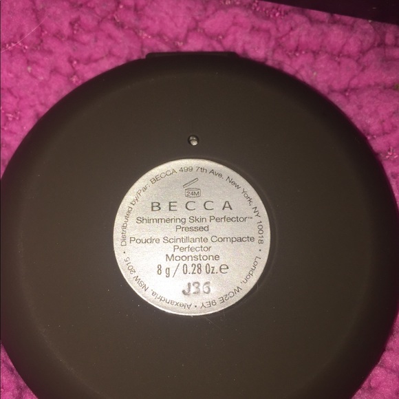 BECCA shimmering skin perf. highlighter MOONSTONE - Picture 2 of 3